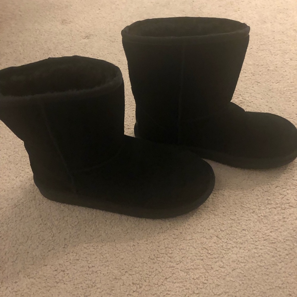 New girls Boots size 4